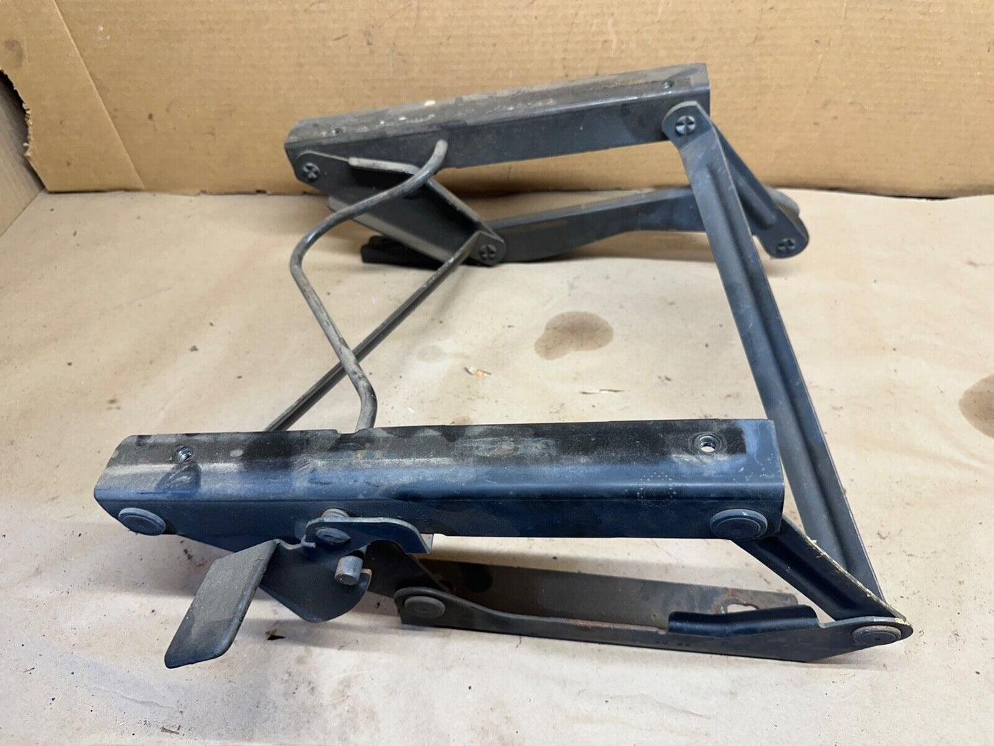 87-95 Jeep Wrangler YJ Passenger Right Fold Seat Bracket Riser Flip Forward OE