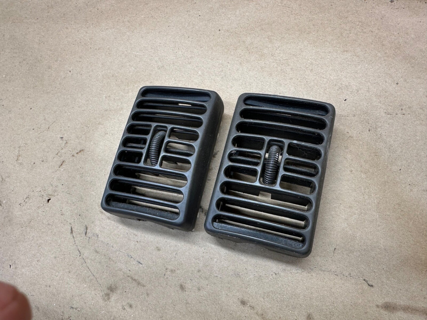 Jeep Cherokee XJ 97-01 OEM Left Right Dash Vents Louver Driver Passenger HVAC