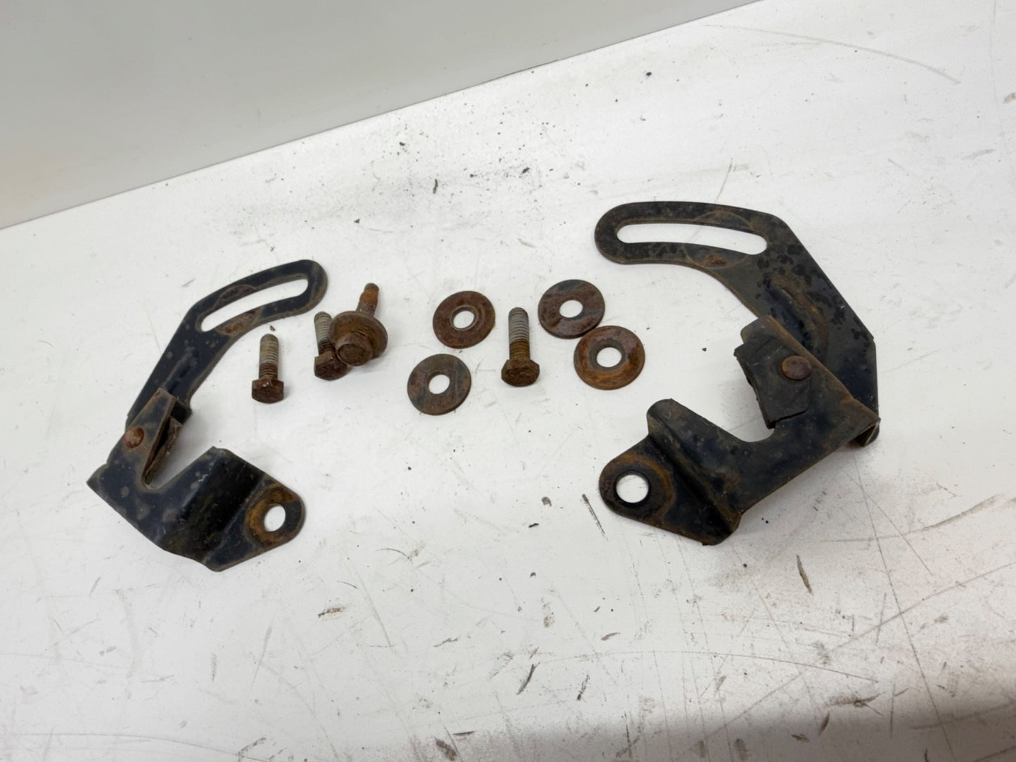 97-02 Jeep TJ Wrangler BACK SEAT BRACKETS FENDER WELL Side Rear Bracket L R OEM