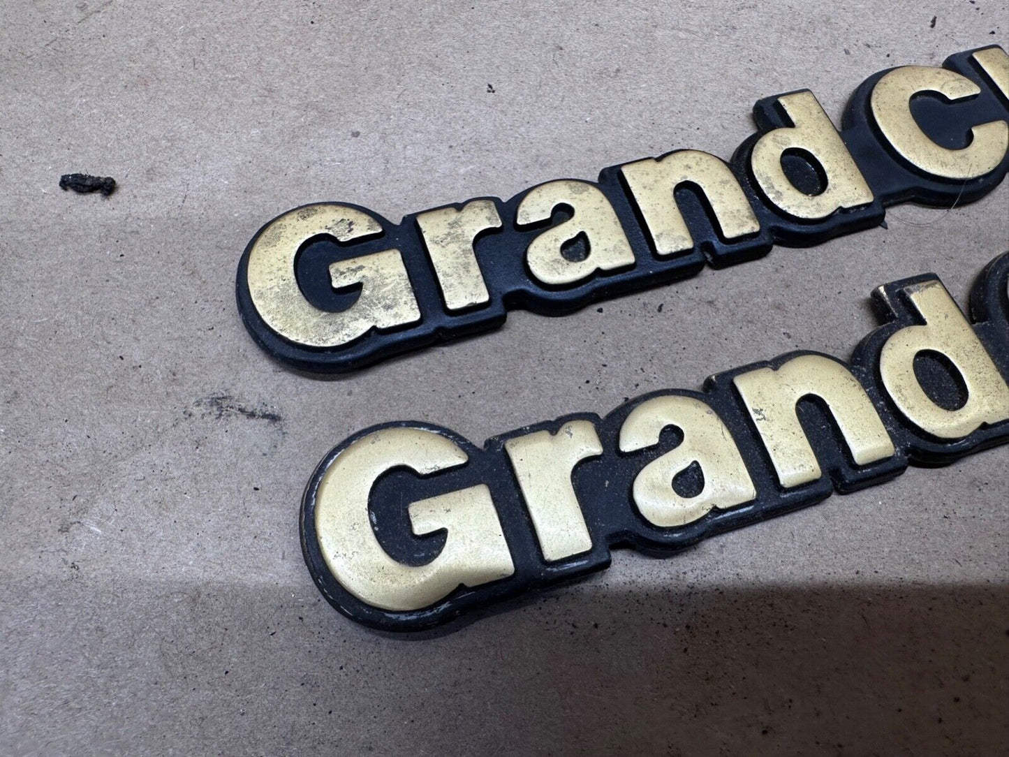 93-98 Jeep Grand Cherokee OEM 55295445 Gold Metal Emblem Pair V8 Front Fender