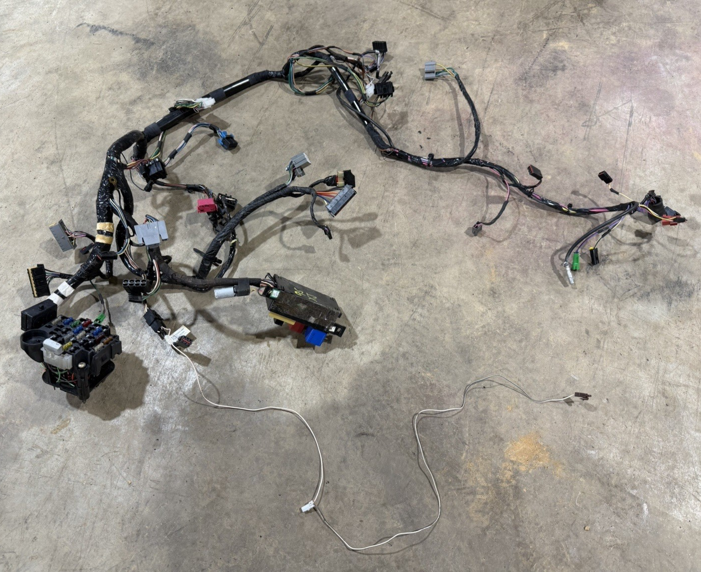 95 1995 JEEP CHEROKEE XJ DASH WIRE HARNESS FUSE BOX RELAYS 4.0L AT Wiring Panel