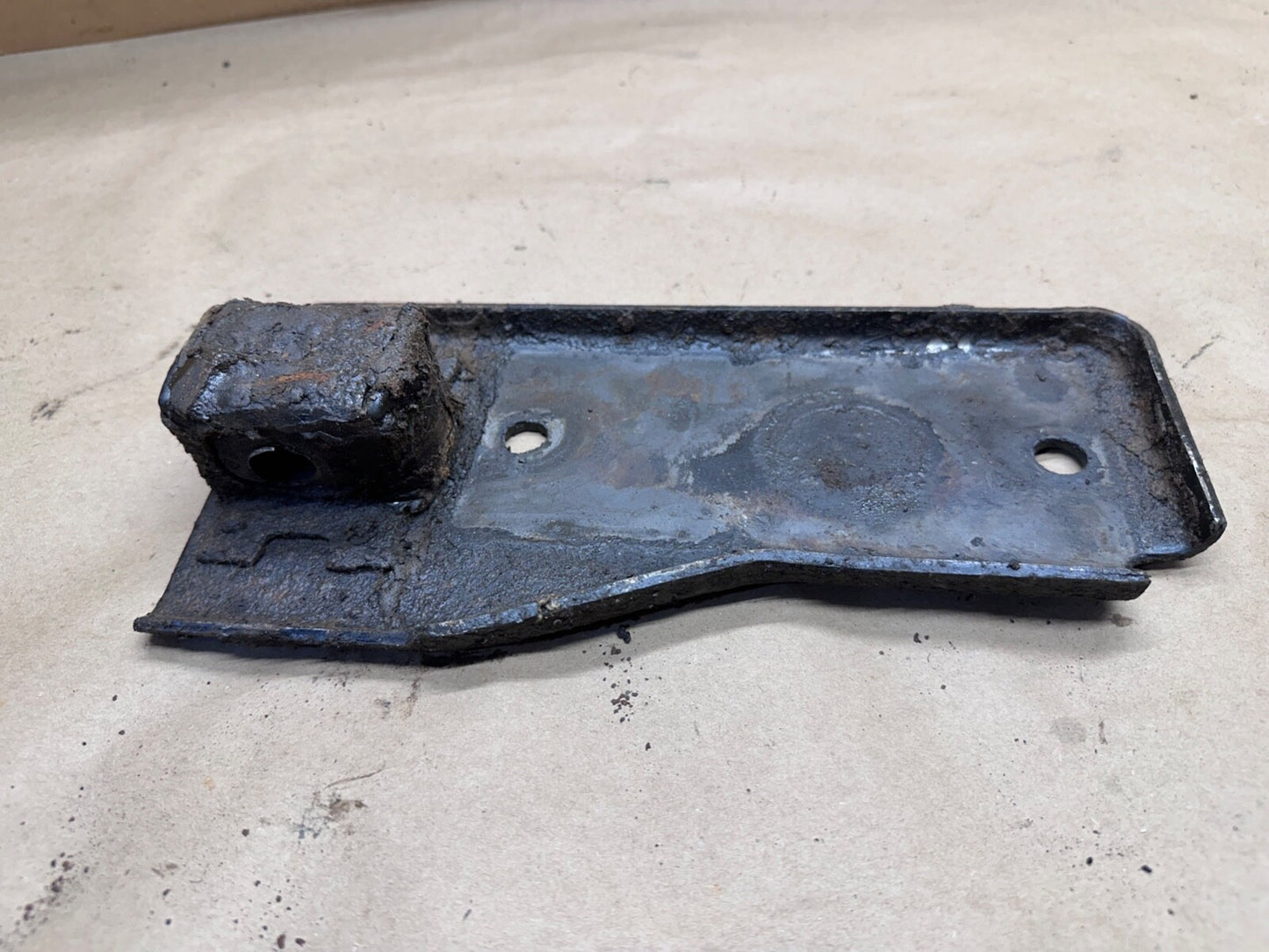 87-01 Jeep Cherokee XJ Automatic Transmission Exhaust Mount Bracket Trans AW4