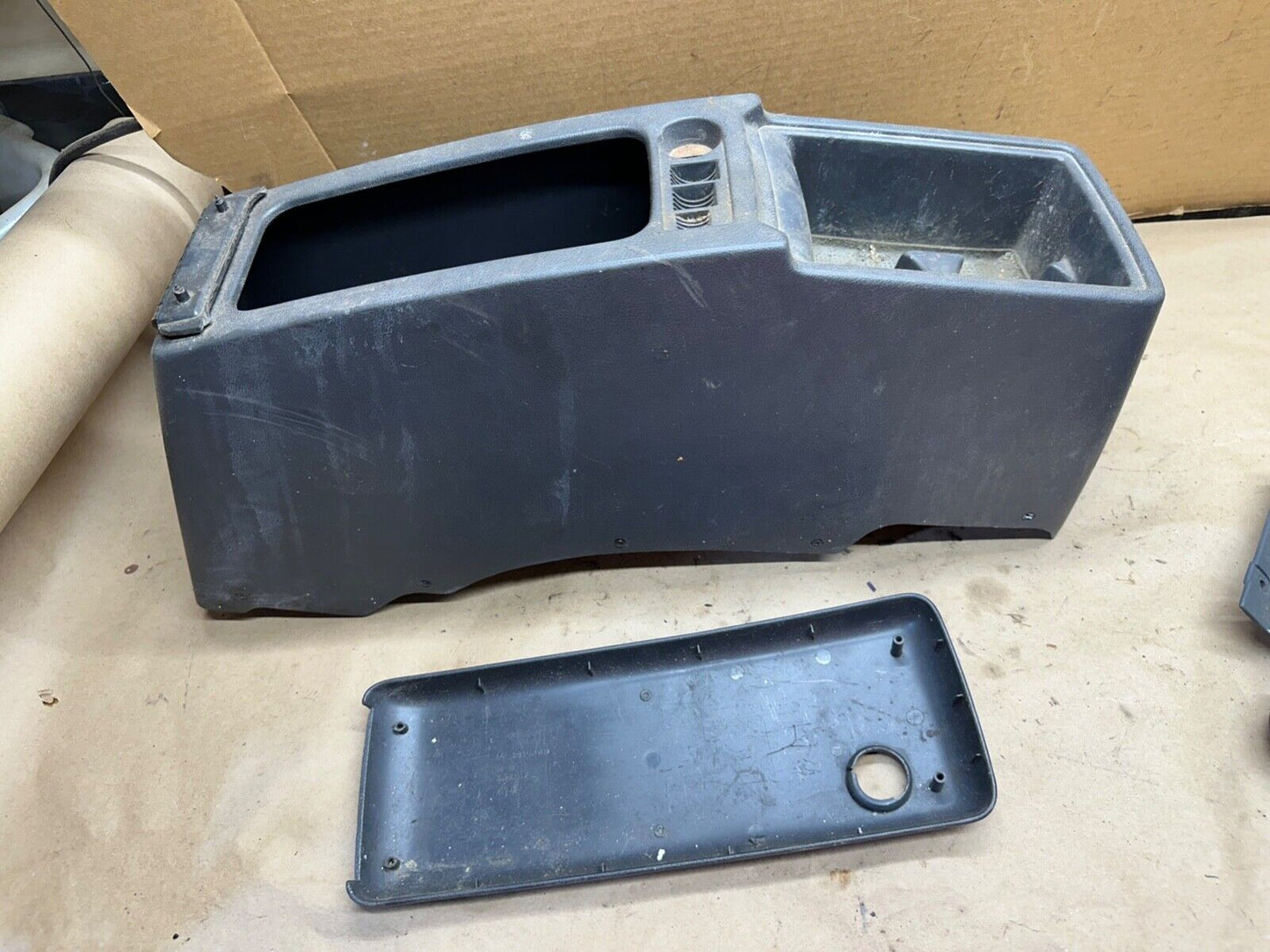 91-95 Jeep Wrangler YJ Interior Center Console Grey Gray OEM Factory ARMREST