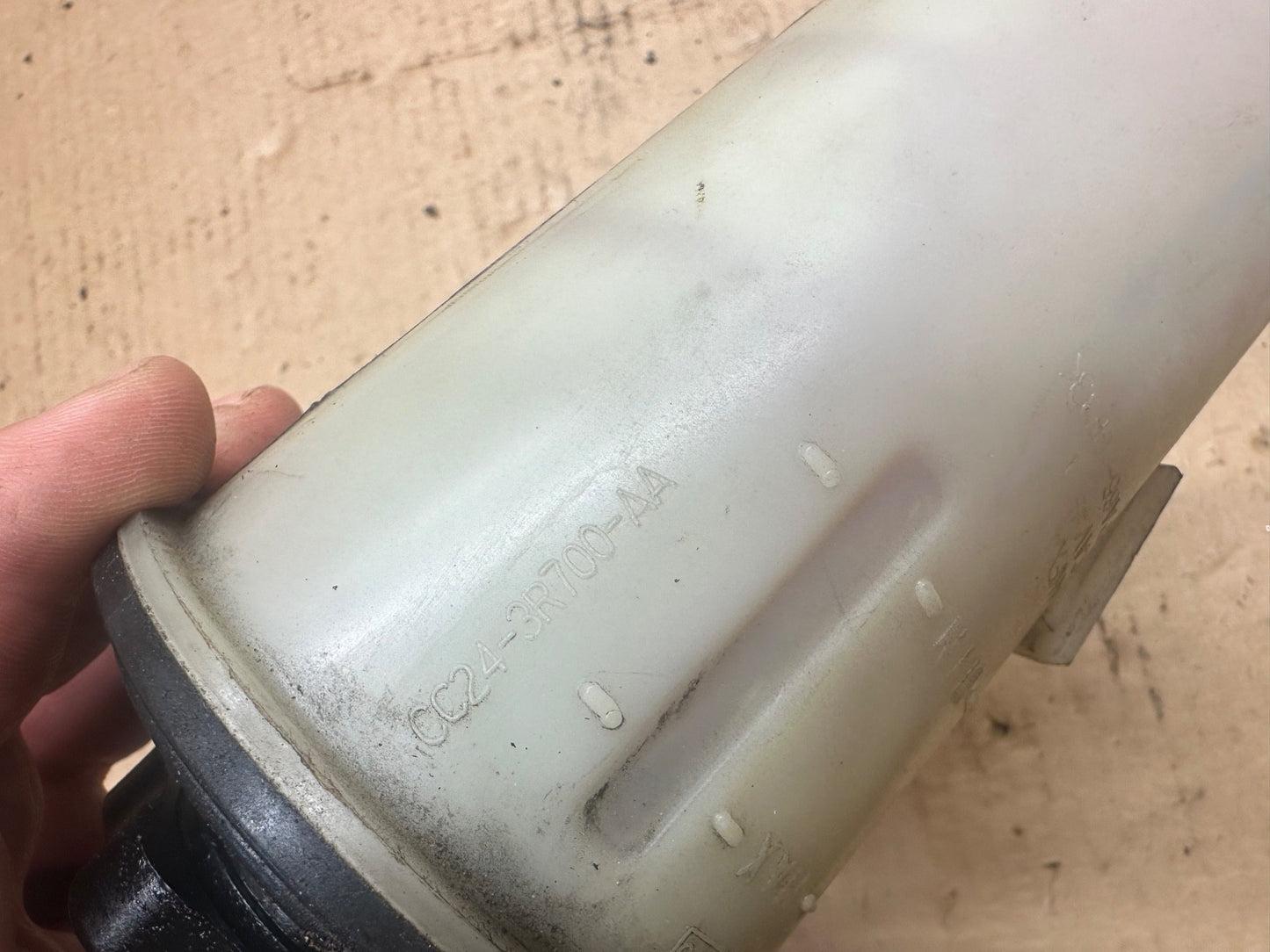 11-16 Ford F250 F350 6.7L Power Steering Fluid Reservoir Cc24-3R700-Aa Econoline