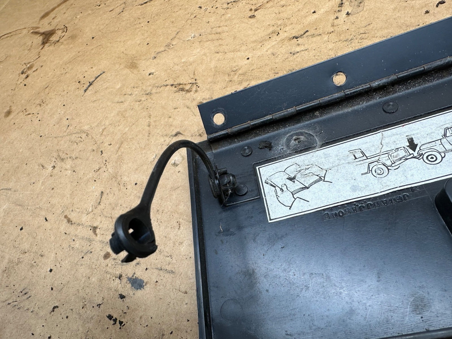 Jeep Wrangler YJ 87-95 OEM Black Glove Box Glovebox Door Factory OEM Latch Hinge