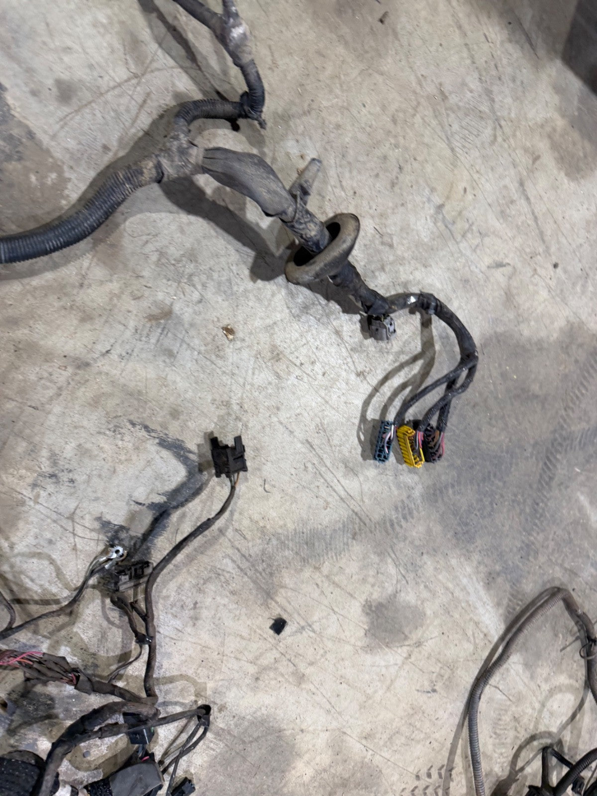 97 Jeep TJ Wrangler Fusebox Under Hood Fuse box Engine Wire Harness Block 97