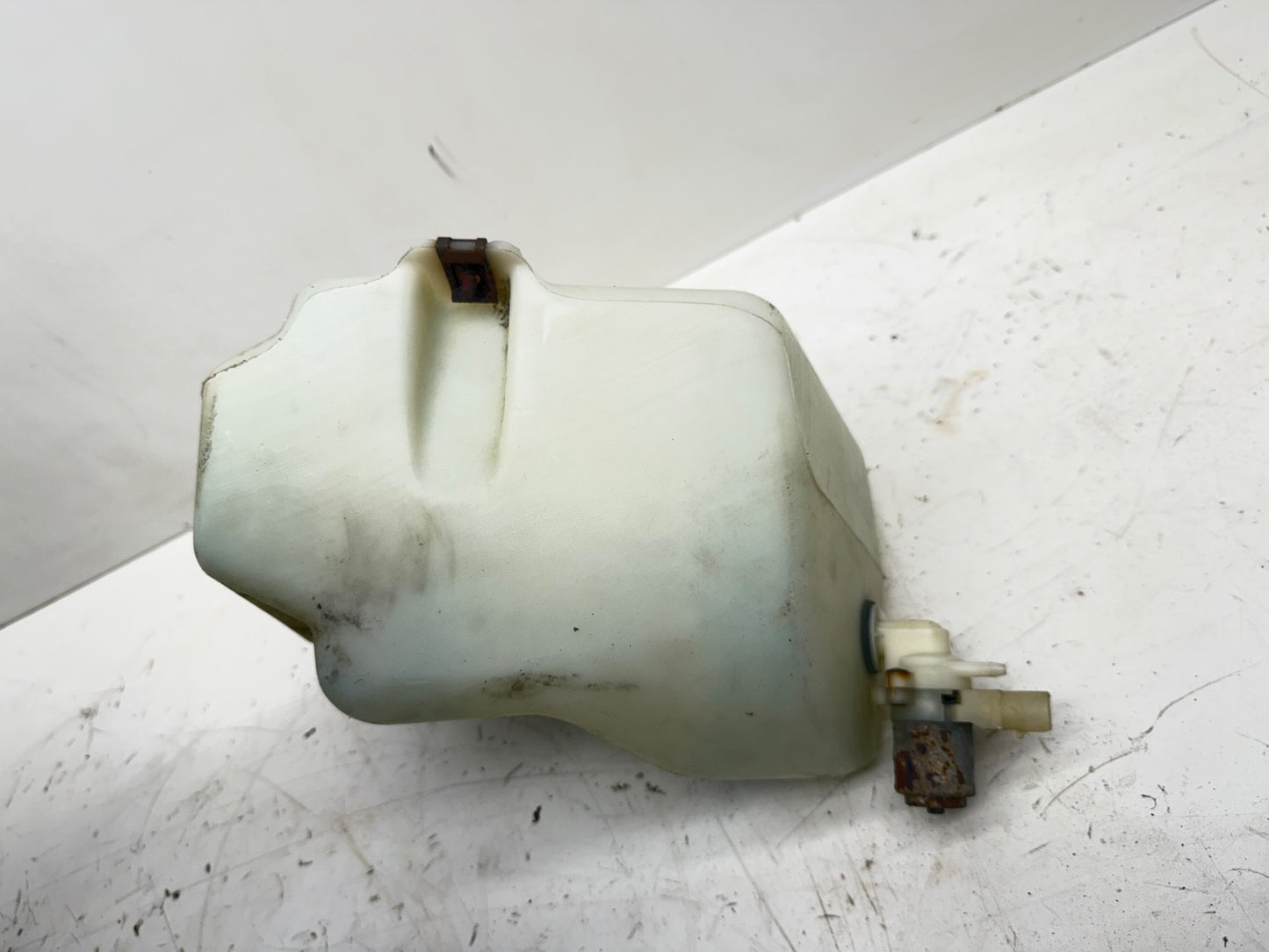 Jeep Wrangler YJ 91-95 Windshield Washer Fluid Reservoir Bottle 1 Single Pump OE