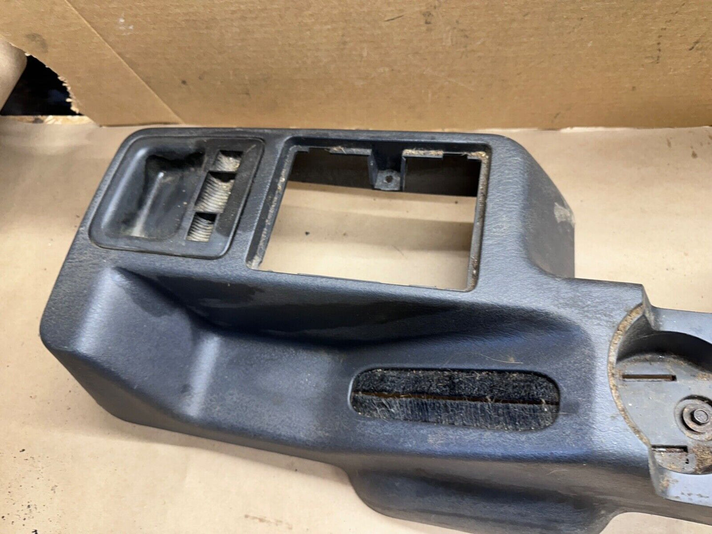 97-06 Jeep TJ Grey Center Console W/ Subwoofer Wrangler 2 Piece Sub Speaker OEM