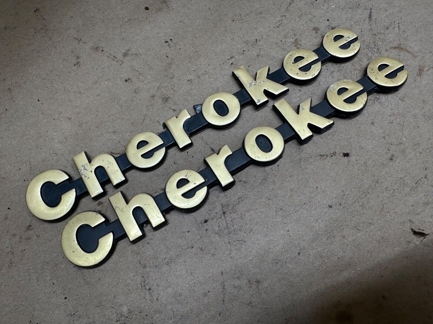 84-01 Jeep Cherokee XJ Fender Emblem Logo Name Plate Emblem Set GOLD LIMITED (2)