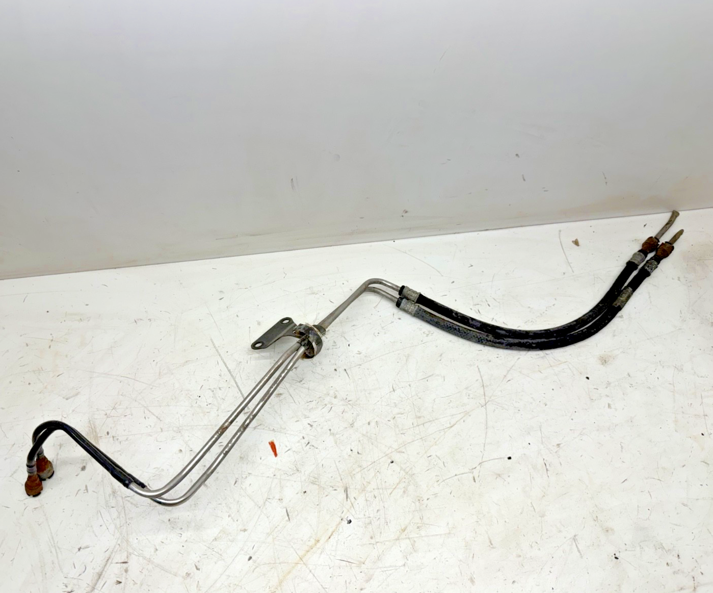Jeep Wrangler YJ 91-95 4.0L 6 cylinder 4.0 Fuel Line Engine Rail Frame Gas Hose