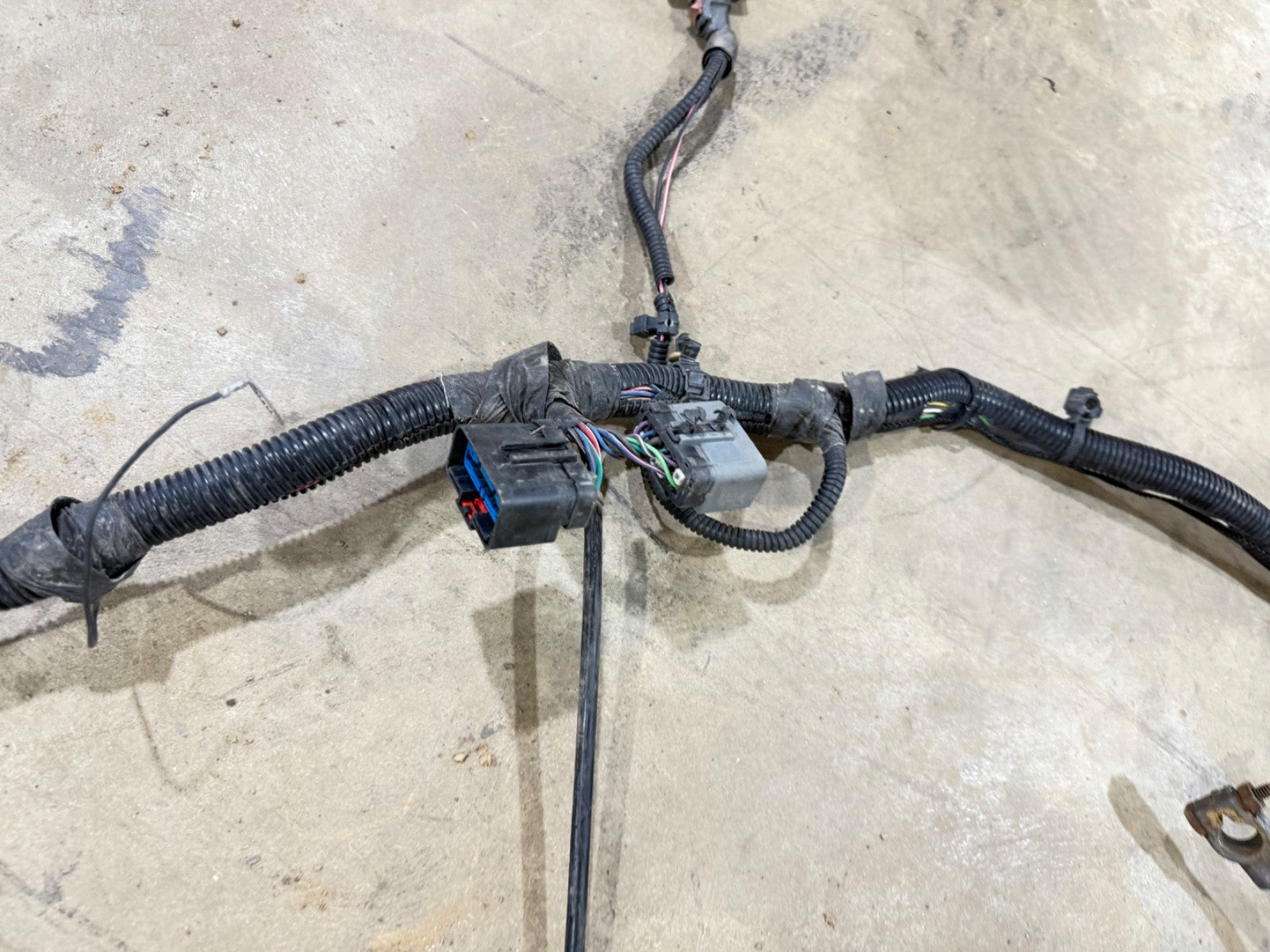 01 Jeep TJ Wrangler 4.0 2.5 L Engine Under Hood Fusebox Wire Harness 56010350AK