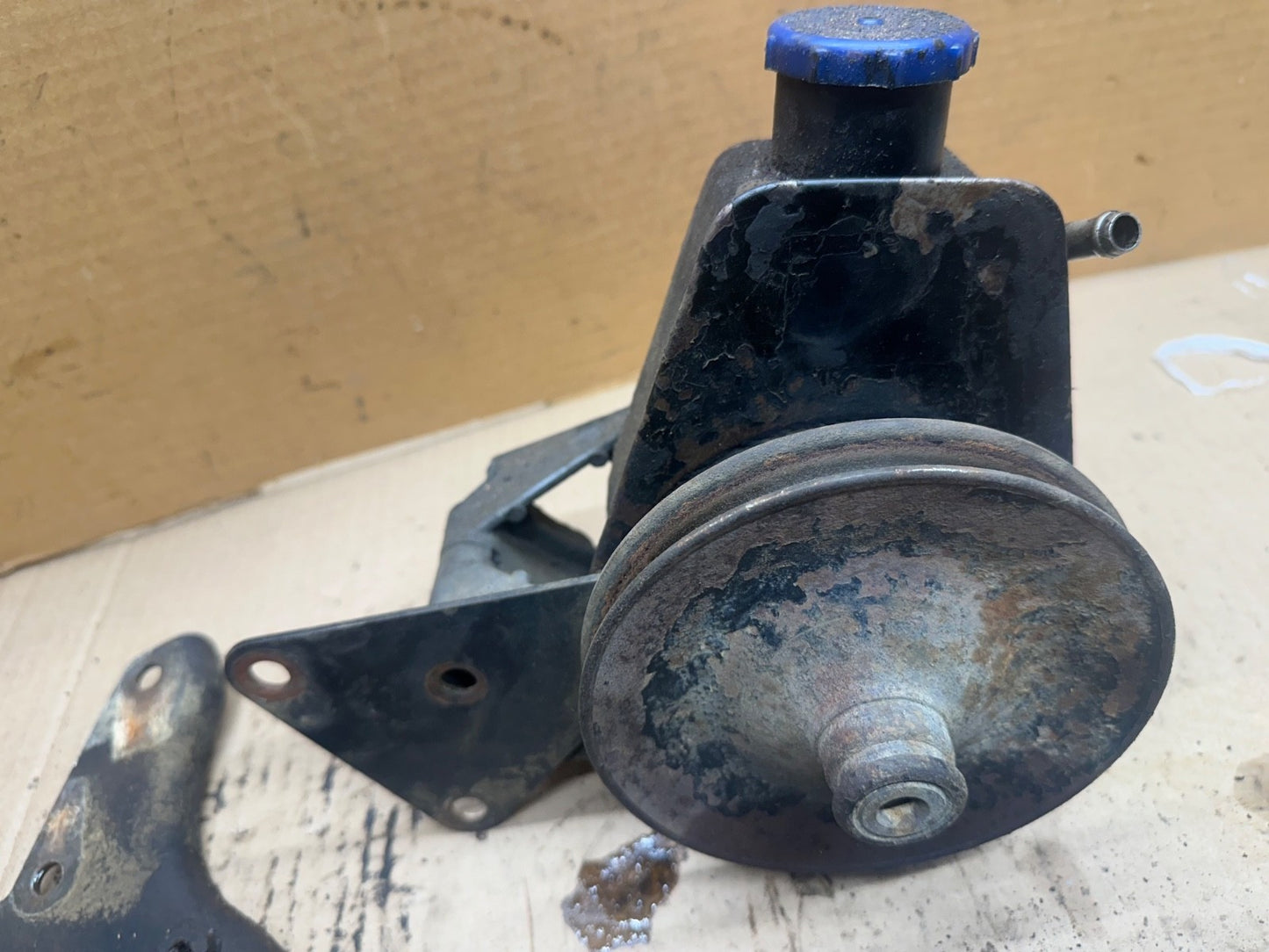 87-90 Jeep Wrangler YJ 4.2 L 6 Cyl Power Steering Pump Brackets Bracket OEM 4.2L