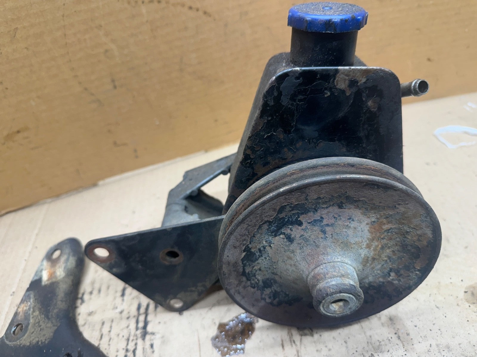 87-90 Jeep Wrangler YJ 4.2 L 6 Cyl Power Steering Pump Brackets Bracket OEM 4.2L