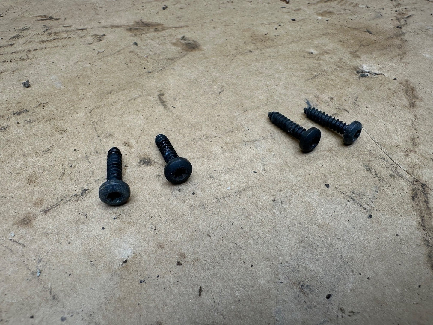 Jeep Wrangler TJ 97-02 Sun Visor and Clip Torx Screws (4) Bolts OEM Screw Mount