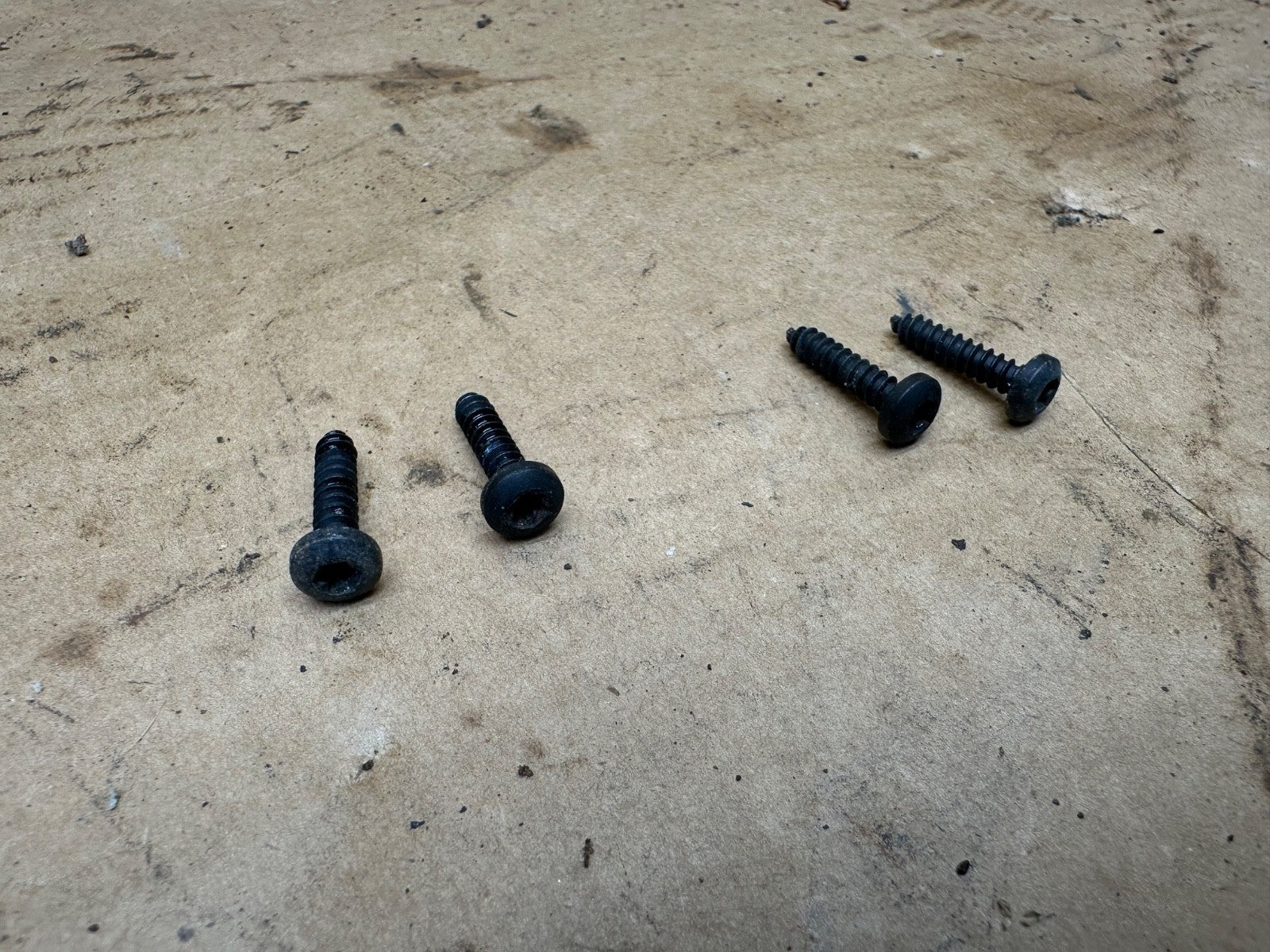 Jeep Wrangler TJ 97-02 Sun Visor and Clip Torx Screws (4) Bolts OEM Screw Mount