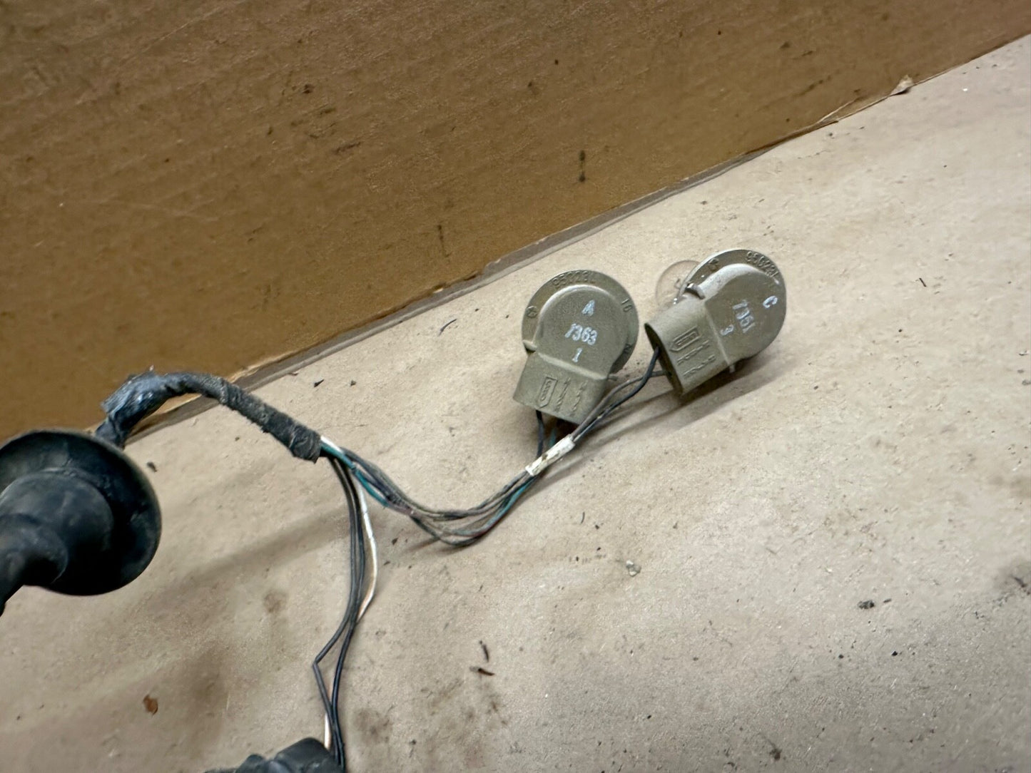 97-01 Jeep Cherokee XJ Tail Light Wiring Harness Left or Right Plug -READ AD-