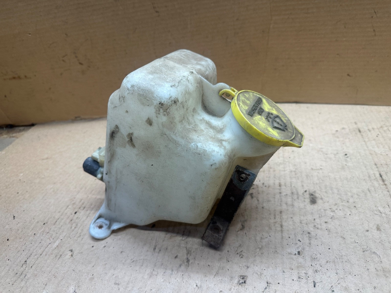 97-02 Jeep TJ Wrangler Single Pump Windshield Washer Reservoir Soft Top 55154804