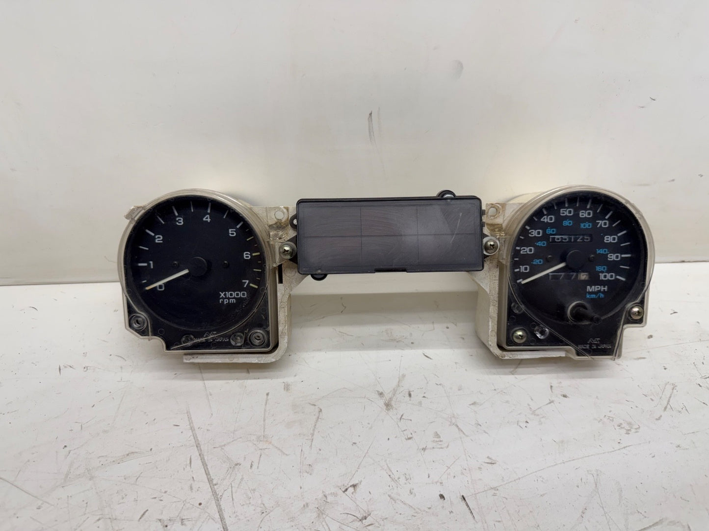 92-95 Jeep Wrangler YJ Gauge Instrument Cluster Speedometer Tachometer 165k Mile