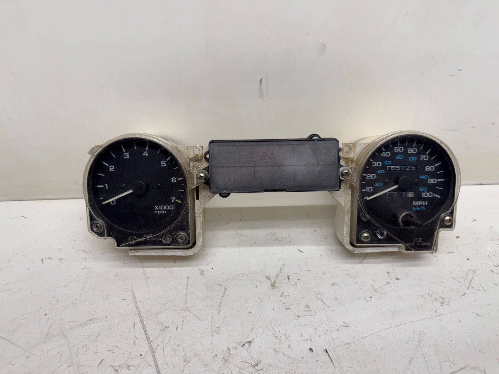 92-95 Jeep Wrangler YJ Gauge Instrument Cluster Speedometer Tachometer 165k Mile