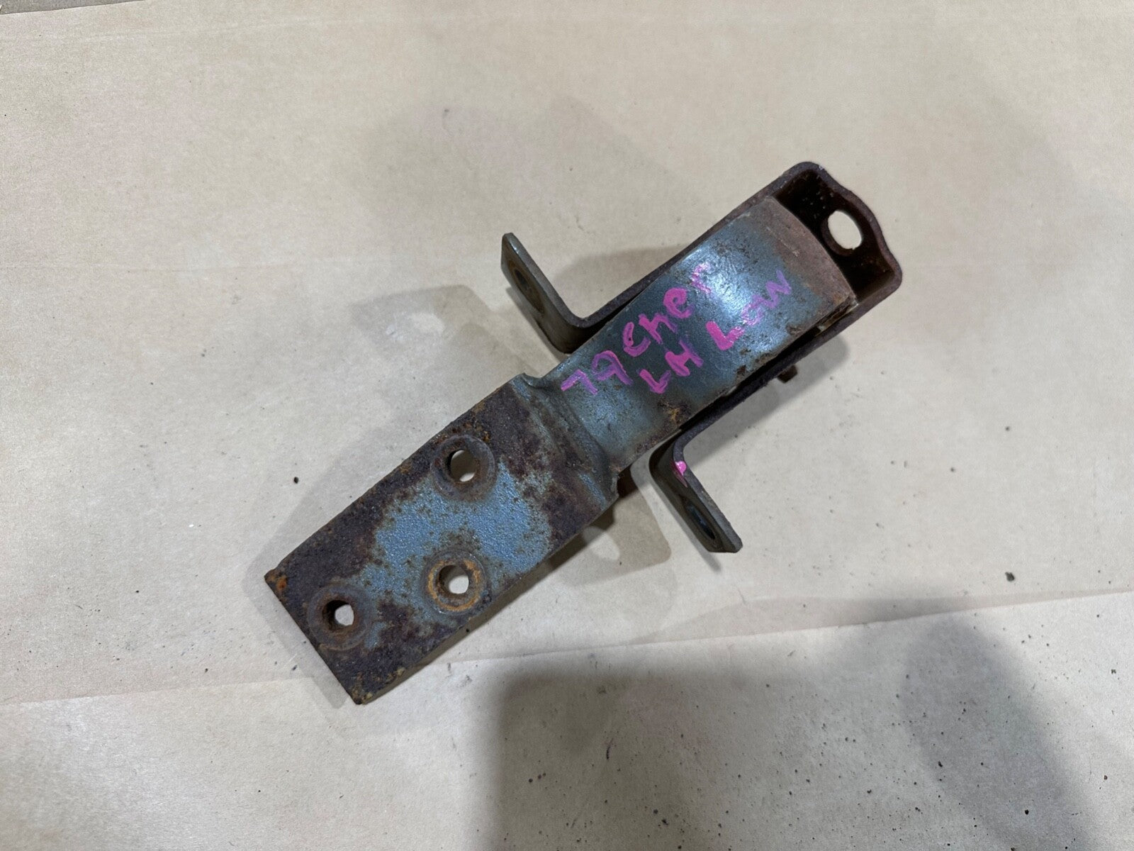 74-91 Jeep Wagoneer J10 J20 Cherokee Front Door Hinge -Left Upper- 90° LH Wide