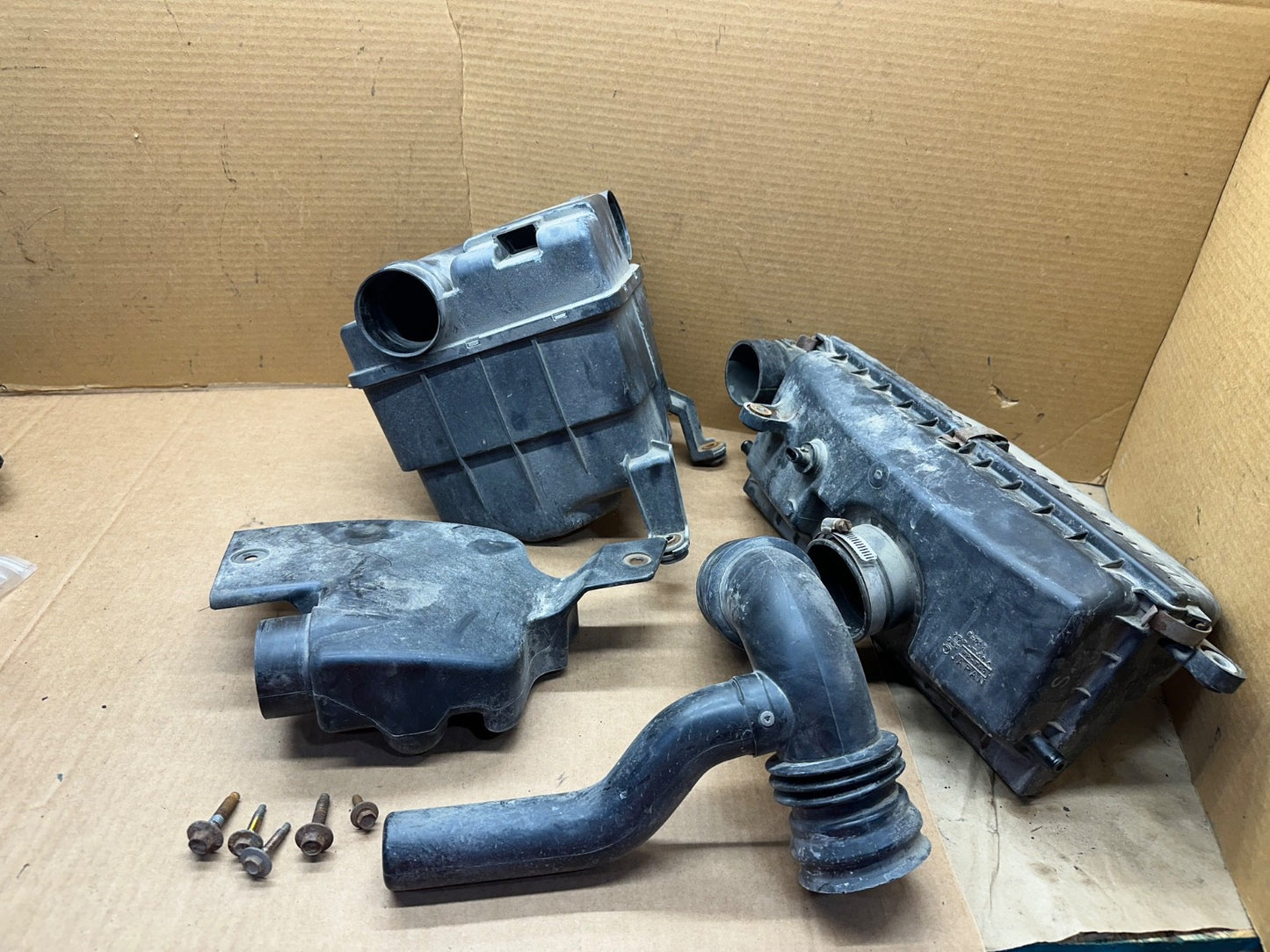2003-2005 Subaru Forester Stock Airbox Air Box Intake OEM Filter Housing Tube