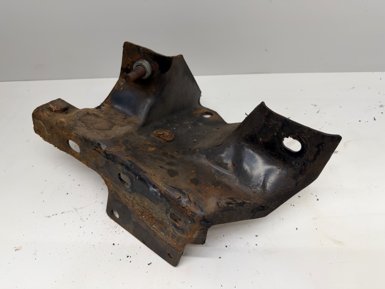 Jeep Cherokee XJ 87-01 4.0 6 Cy Passenger Frame Side Engine Motor Mount Bracket