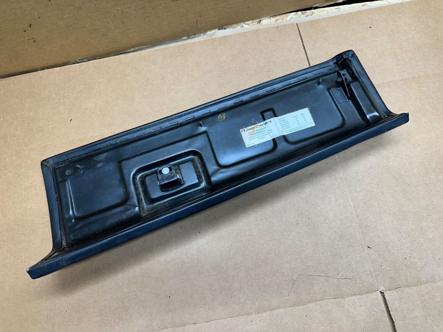 84-96 Jeep Cherokee XJ BLACK Glovebox Glove Box Door Factory OEM Dash Latch 87