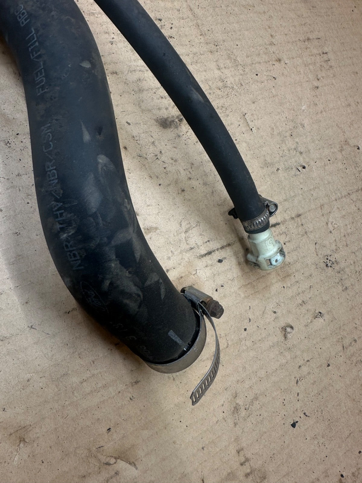 Fuel Tank Filler Neck 2010-2019 Ford E-250 E-150 E-250 E-350 Econoline OEM GAS