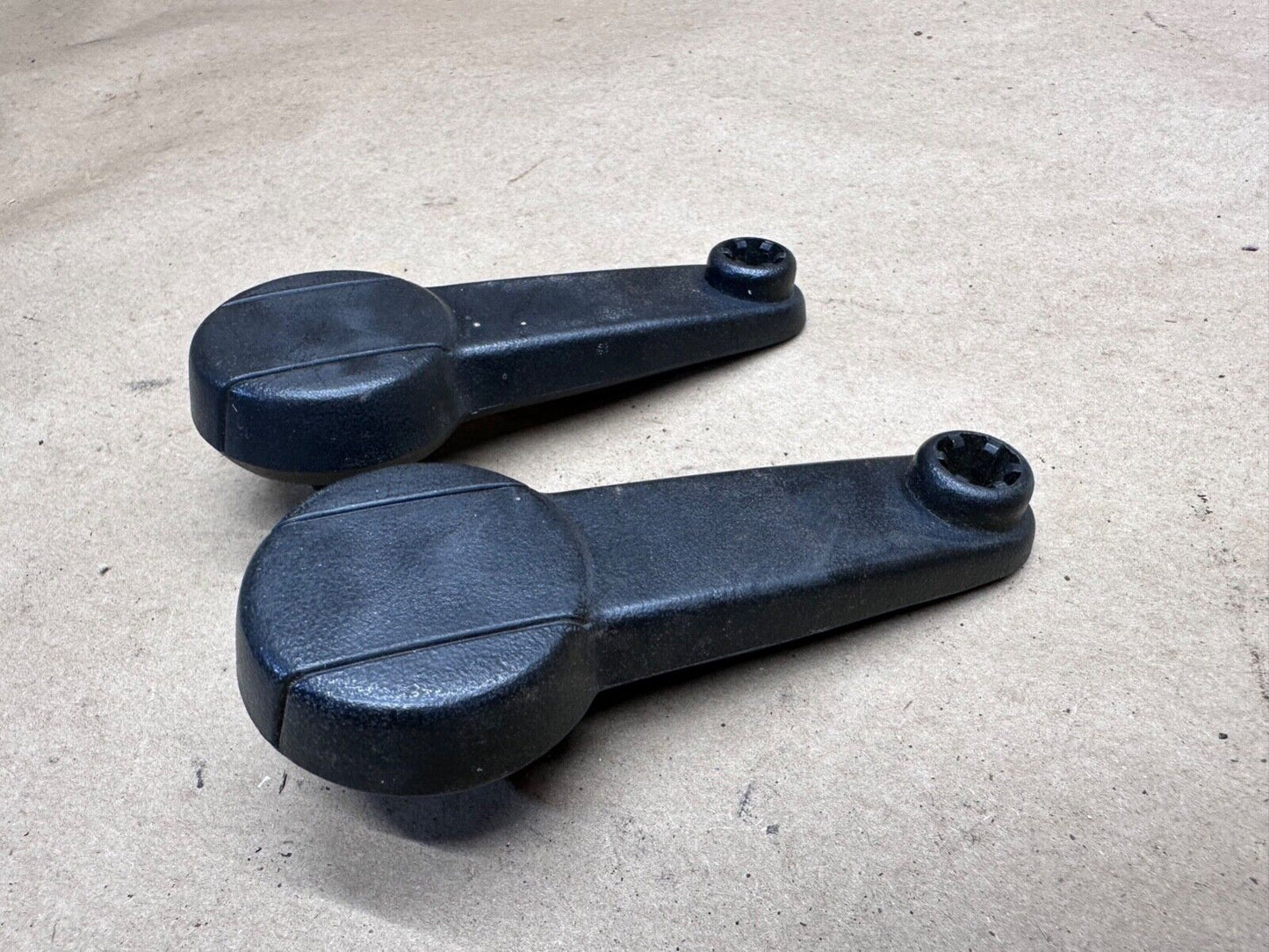 1984-1996 Jeep Cherokee XJ Comanche MJ PAIR L R Manual Window Crank BLACK Handle