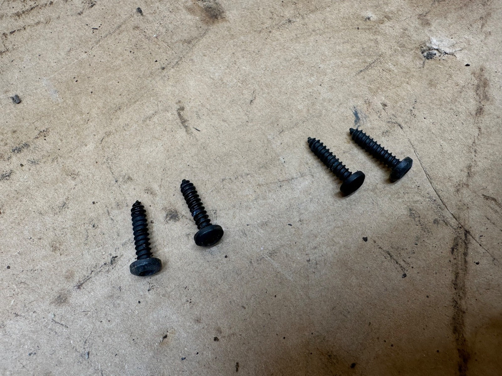 Jeep Wrangler TJ 97-02 Sun Visor and Clip Torx Screws (4) Bolts OEM Screw Mount
