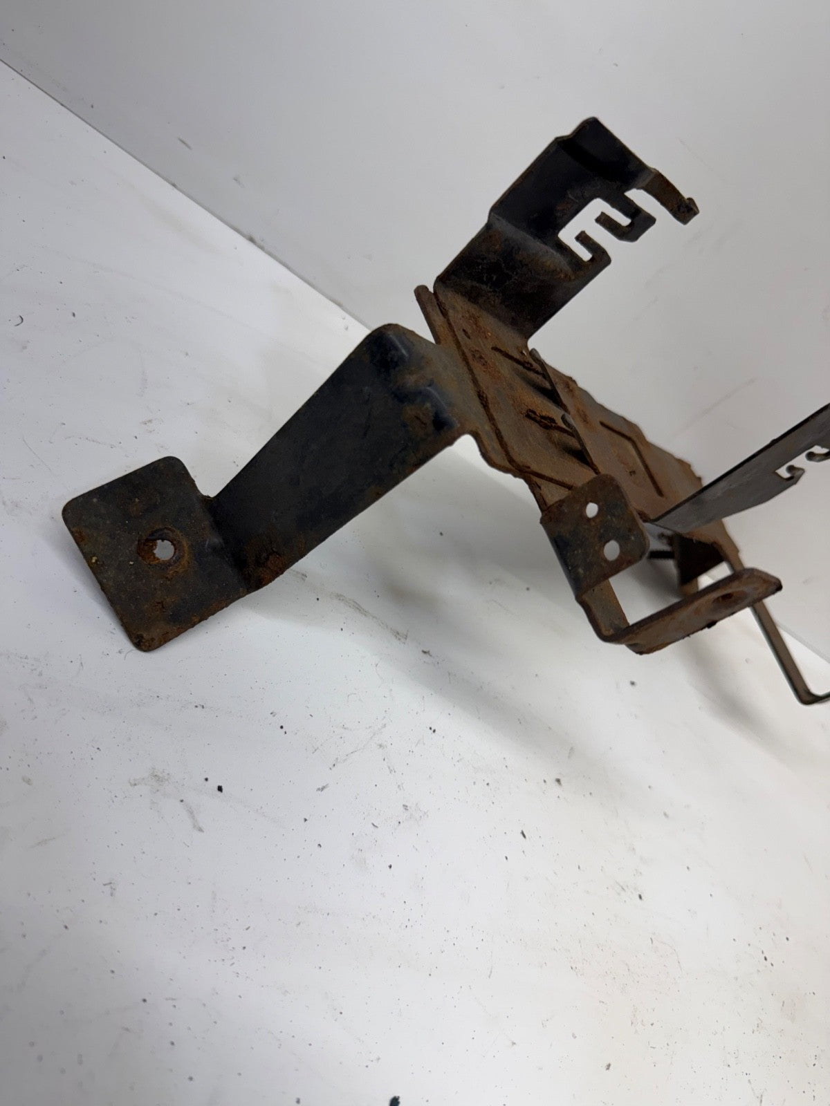 Jeep Cherokee XJ 91-95 Engine Fuse Block Mount Engine Bay Bracket Box Under Hood