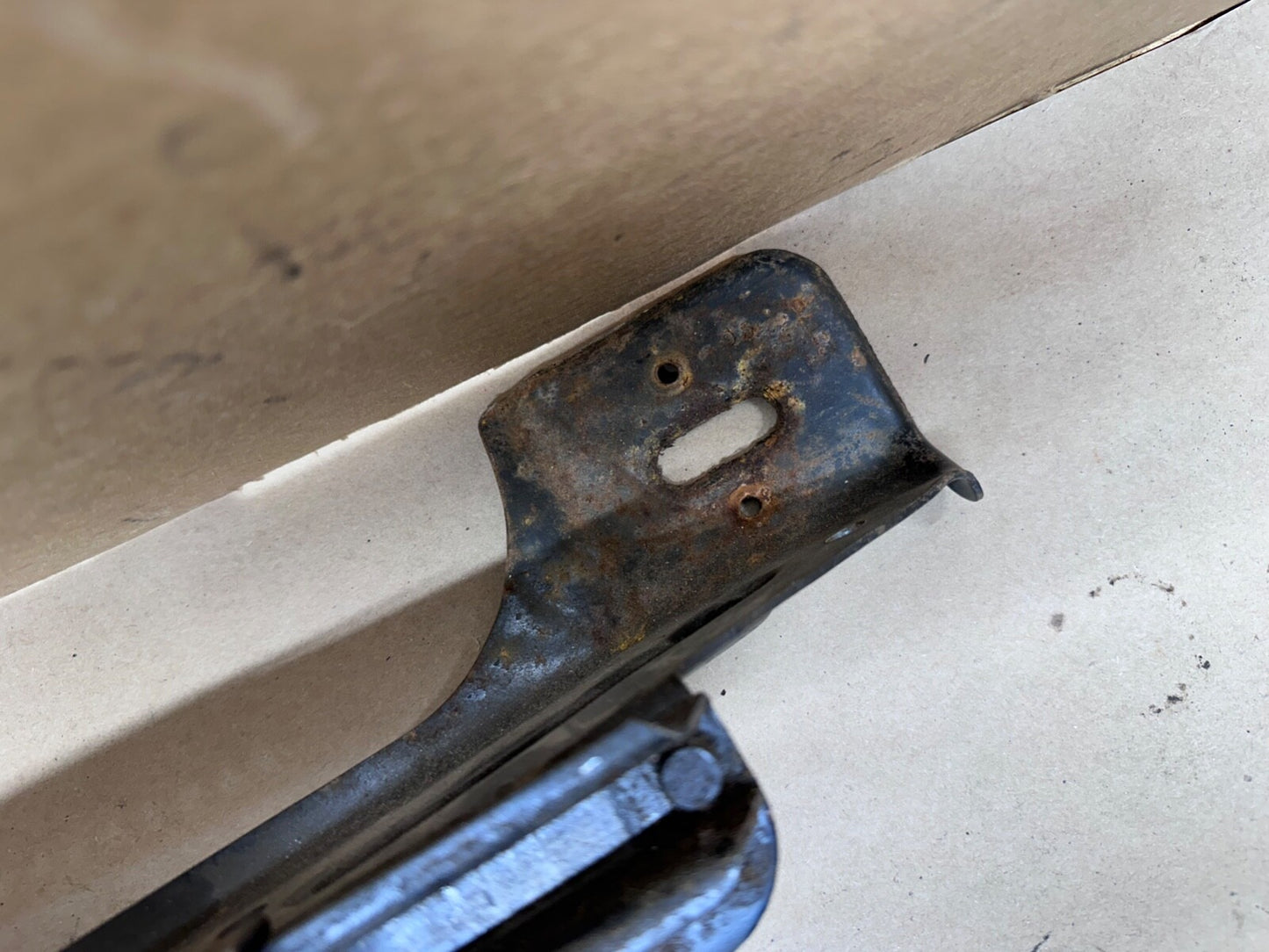 96-01 Jeep Cherokee XJ Front Passenger Seat Track Slider Riser Bracket Right