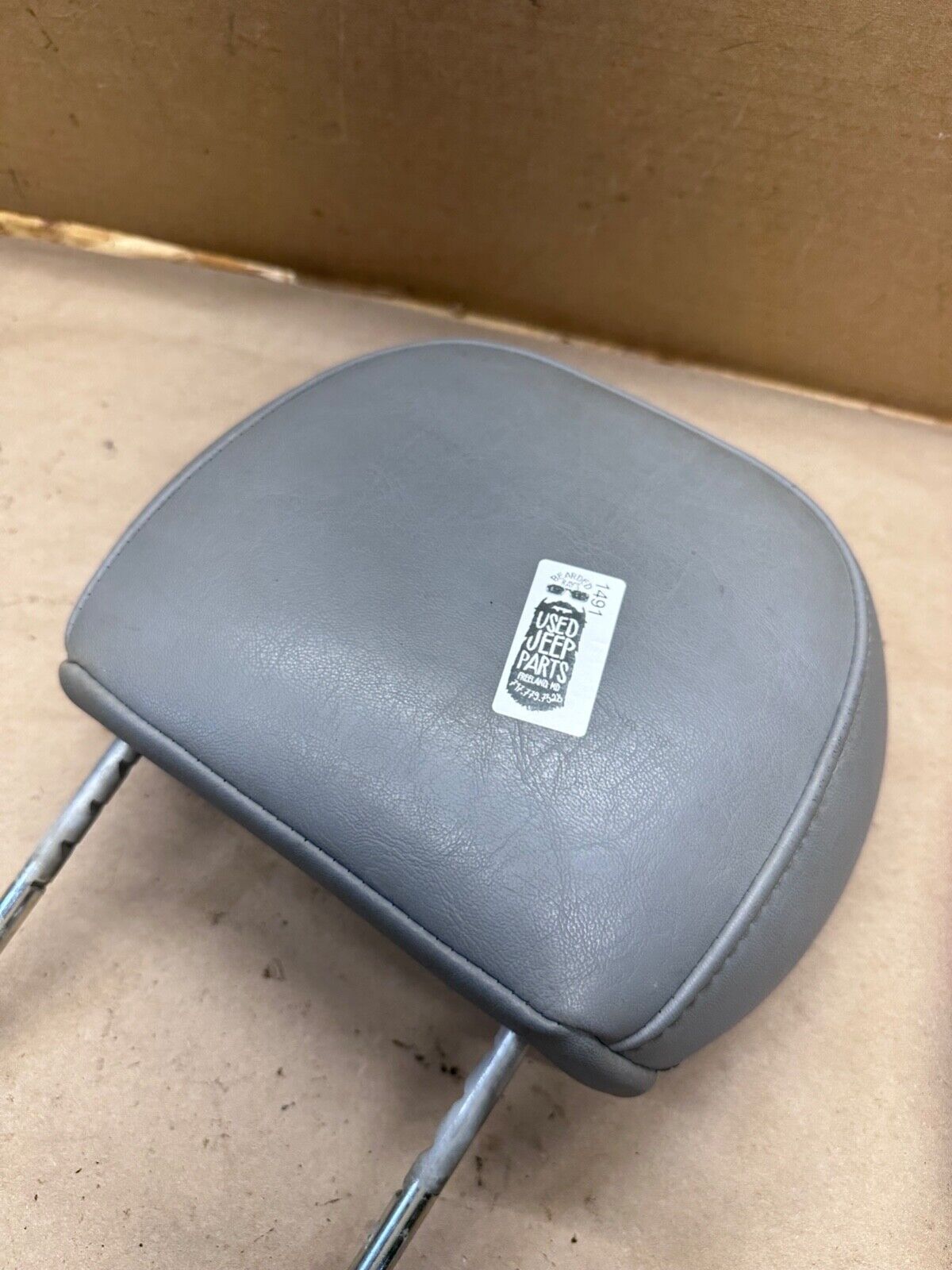 02-07 Jeep Liberty RH LH Front Headrest Gray Leather Grey Left Right Head Rest