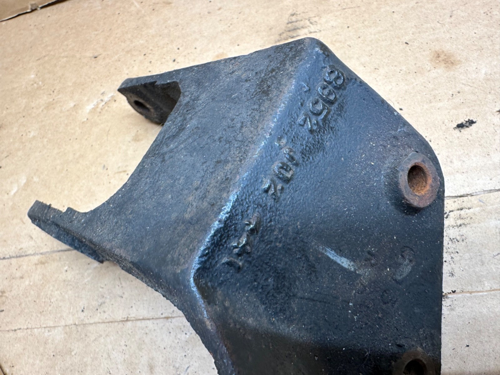 87-98 Jeep Wrangler YJ TJ Engine Mount Bracket Driver Side 8952002441 Left 4.0L