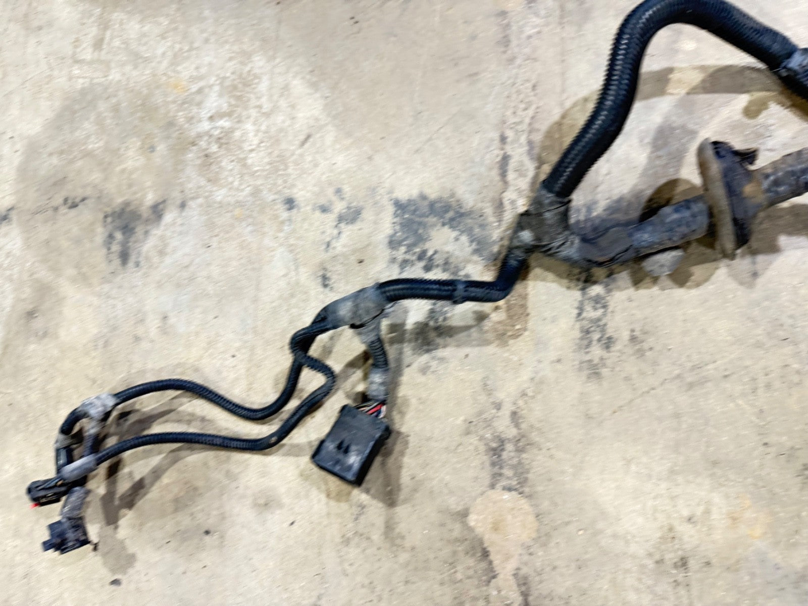 01 Jeep TJ Wrangler 4.0 2.5 L Engine Under Hood Fusebox Wire Harness 56010350AK