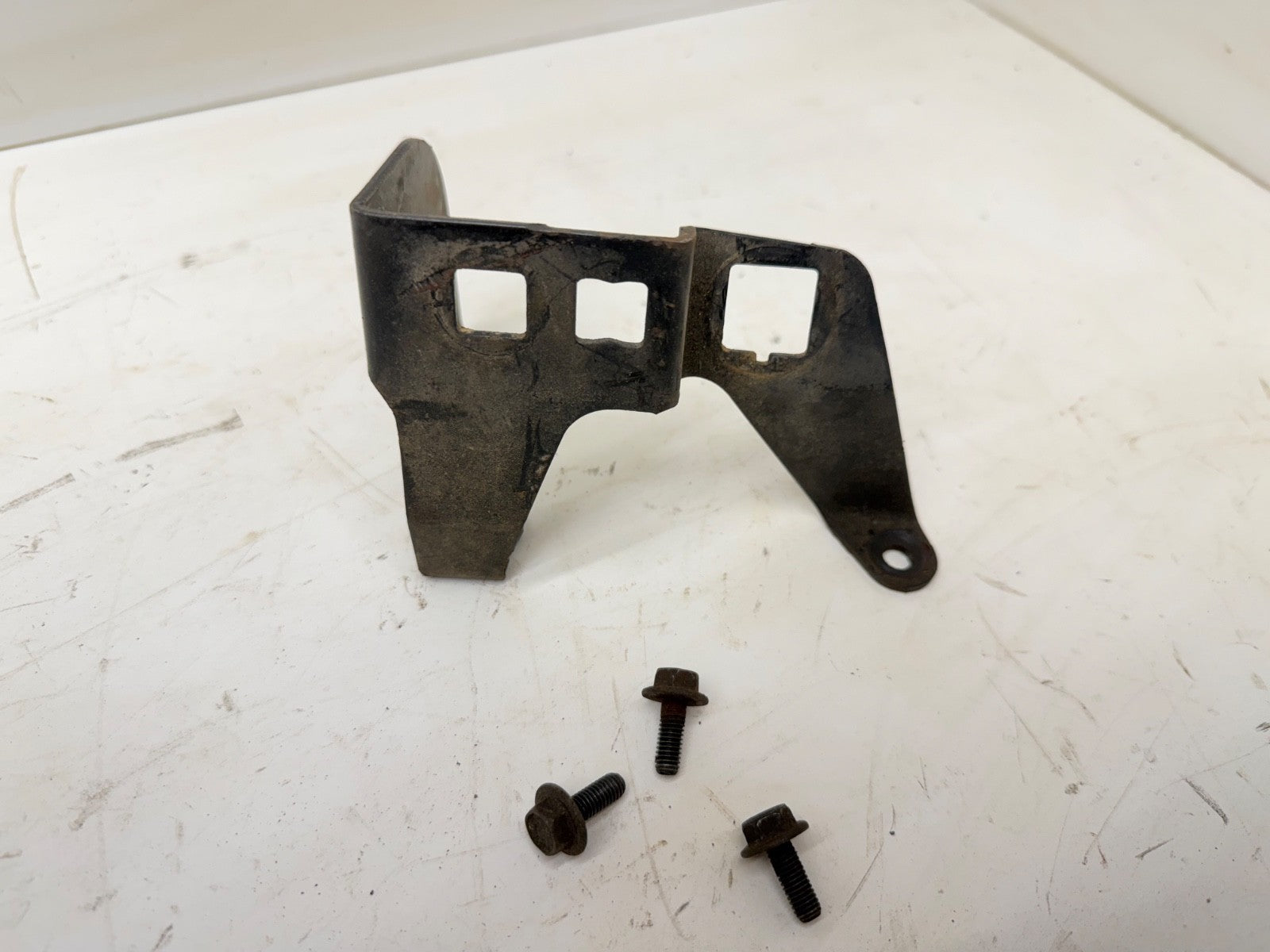 91-02 Jeep Wrangler TJ 4.0 L Throttle Cable Bracket 6 cylinder Mount OEM Factory