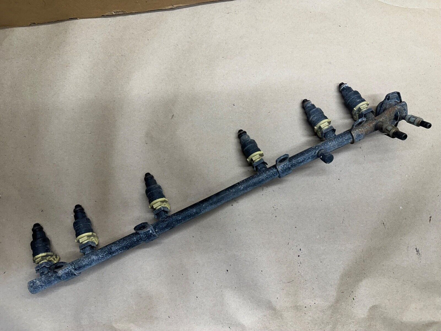 91-95 Jeep Cherokee XJ OEM Fuel Rail w/ Injectors 4.0L Wrangler YJ Factory OE