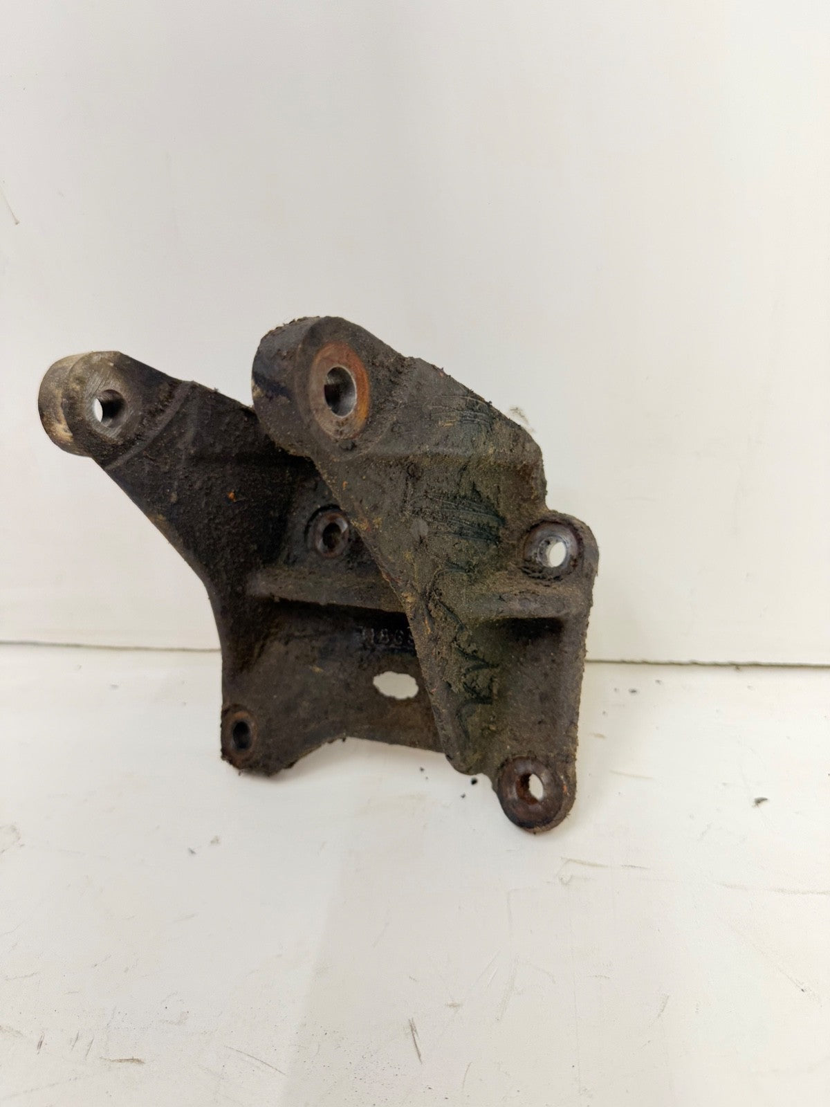 97-02 Jeep Wrangler TJ 2.5L 4cyl Right Passenger Motor Mount Bracket 52018696 OE
