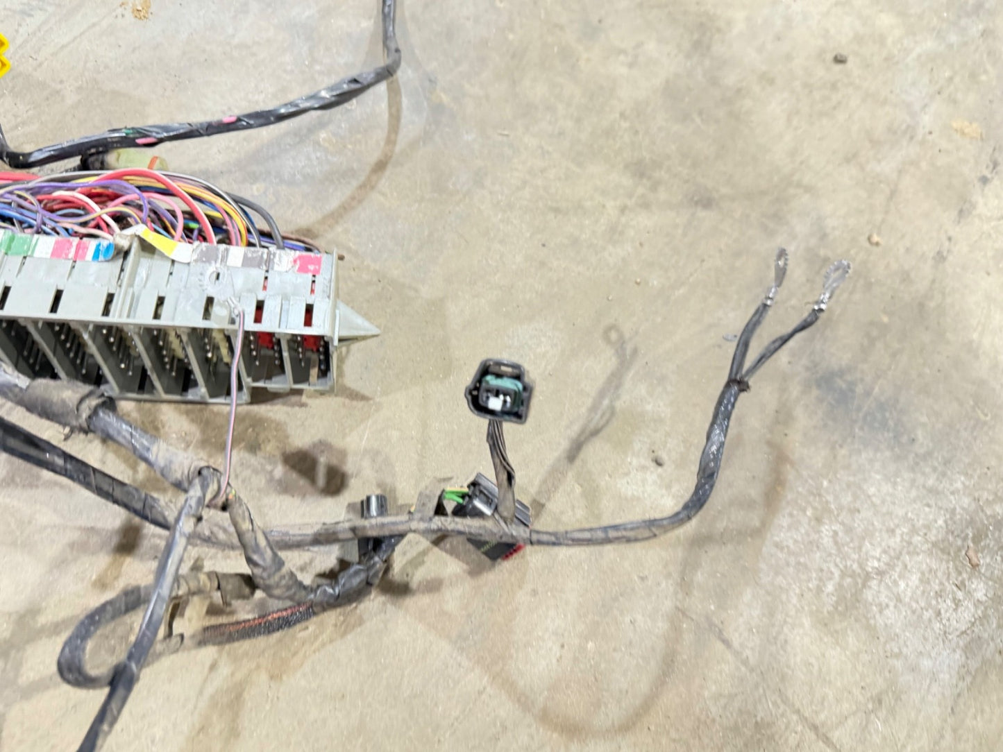 01 Jeep TJ Wrangler Interior Fusebox Crossbody Wire Harness Soft Top Under Dash