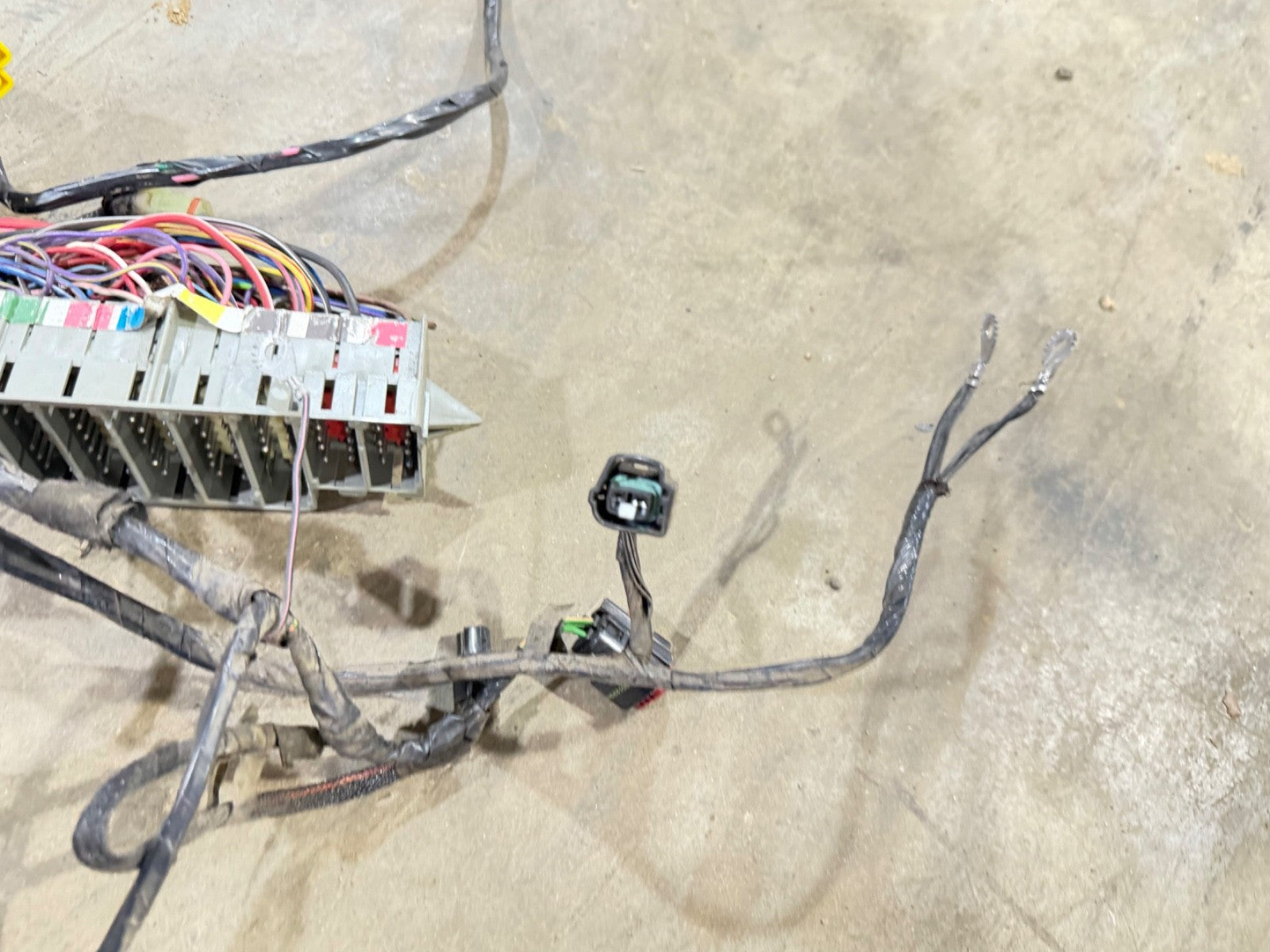 01 Jeep TJ Wrangler Interior Fusebox Crossbody Wire Harness Soft Top Under Dash