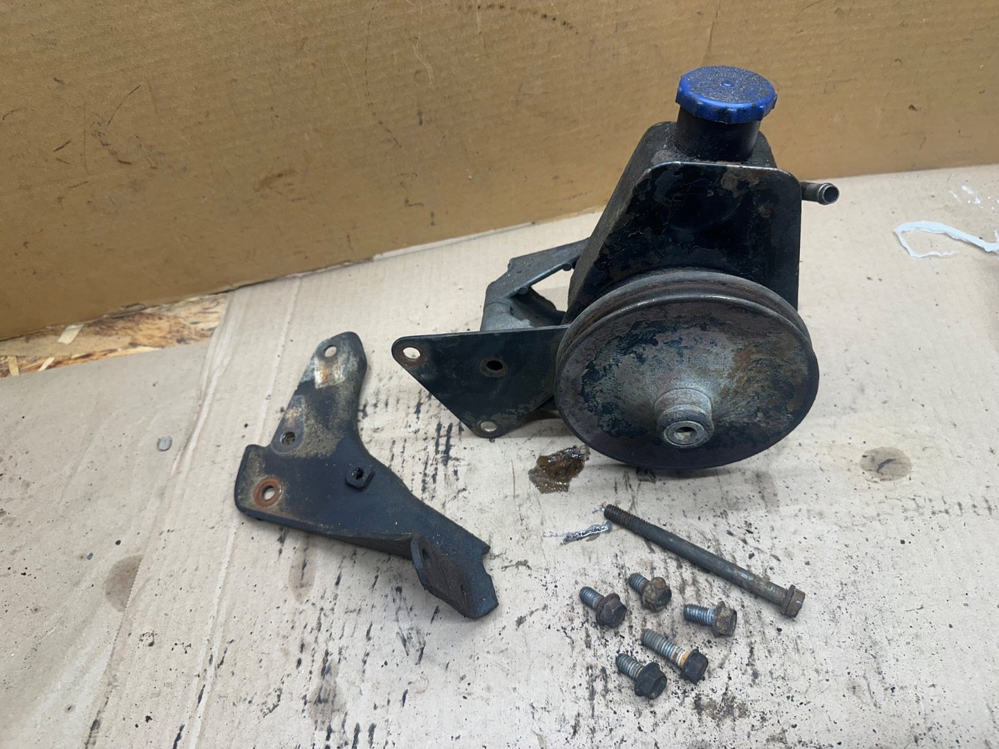 87-90 Jeep Wrangler YJ 4.2 L 6 Cyl Power Steering Pump Brackets Bracket OEM 4.2L