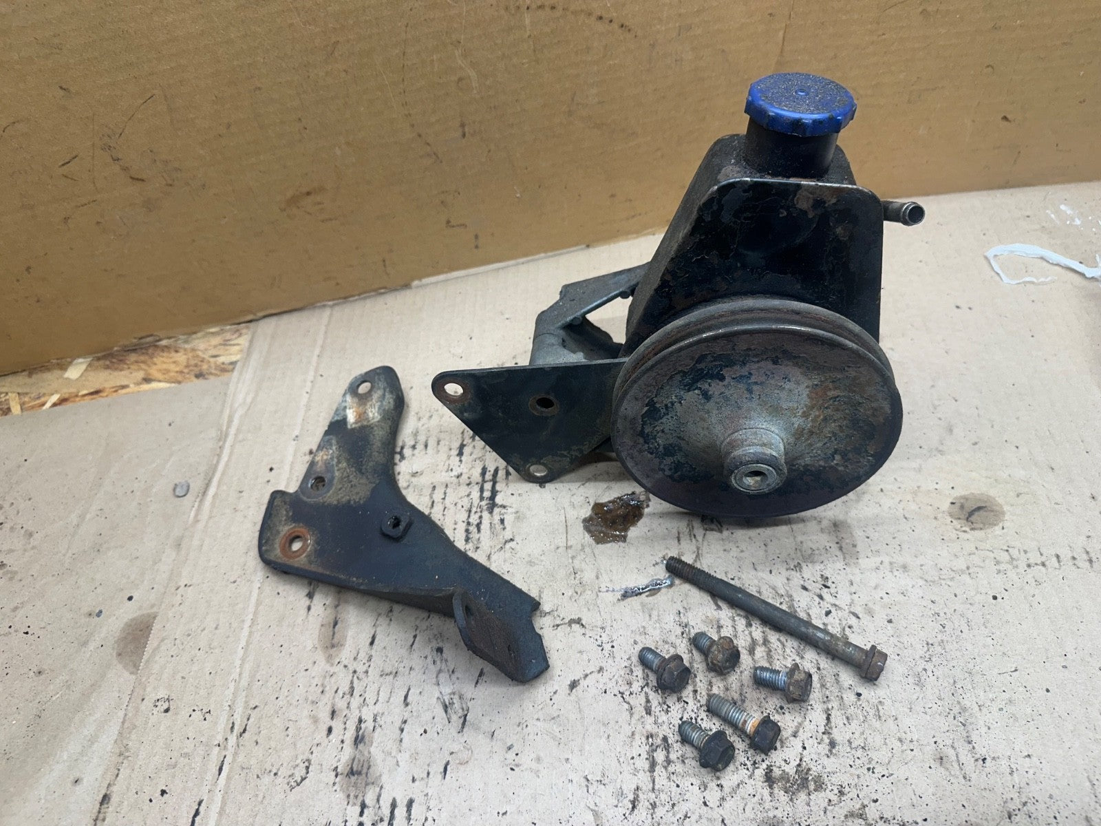 87-90 Jeep Wrangler YJ 4.2 L 6 Cyl Power Steering Pump Brackets Bracket OEM 4.2L