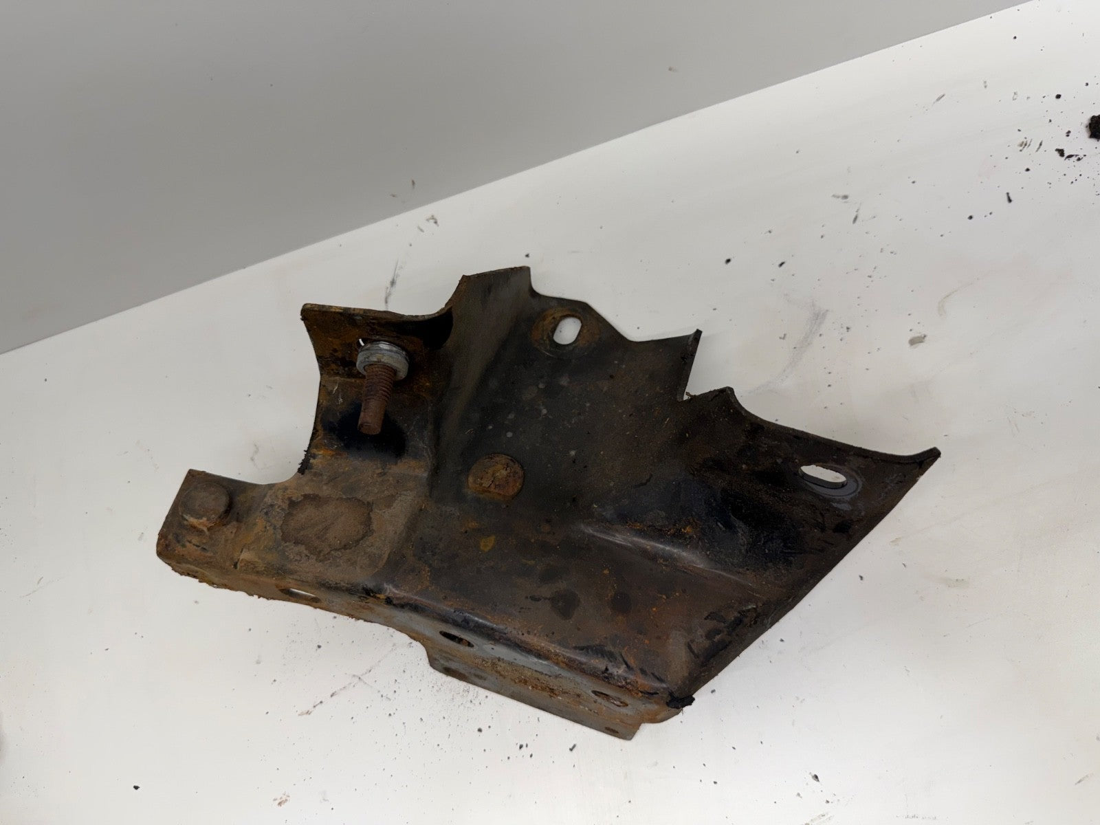 Jeep Cherokee XJ 87-01 4.0 6 Cy Passenger Frame Side Engine Motor Mount Bracket