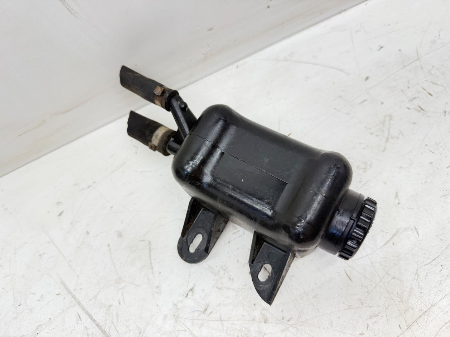 Jeep YJ Wrangler Power Steering Fluid Bottle Tank Reservoir 52004991 91-95 OEM