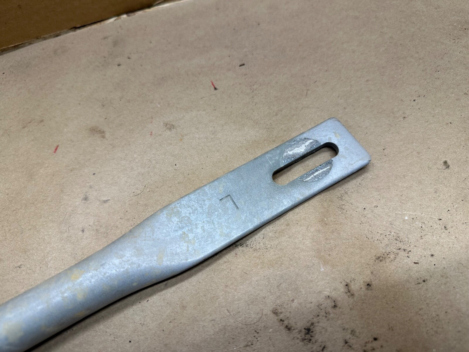 2007-2011 Ford Crown Victoria Left Front Fender Support Bracket Brace OEM Vic LF