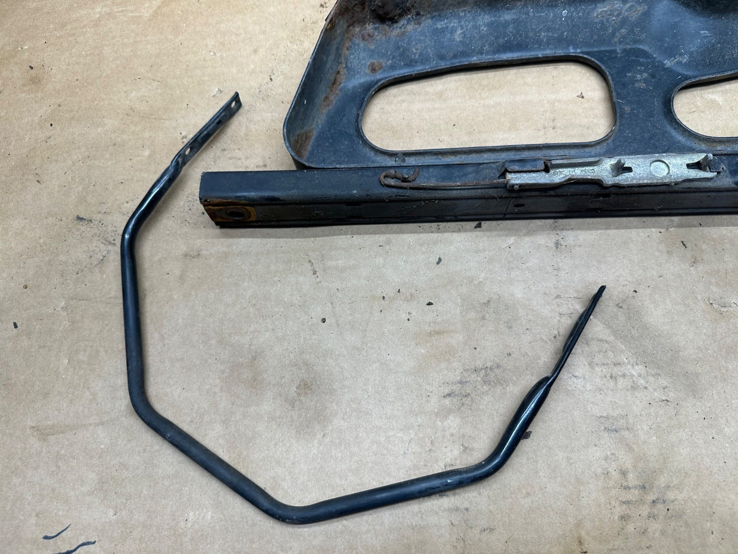 91-95 Driver Side Left Jeep Wrangler YJ Front SEAT MOUNT BRACKET Slider Mounting