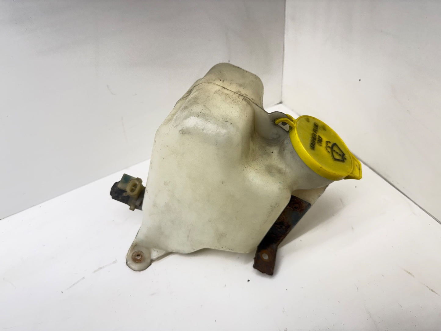 97-02 Jeep TJ Wrangler Single Pump Windshield Washer Reservoir Sprayer 55154804