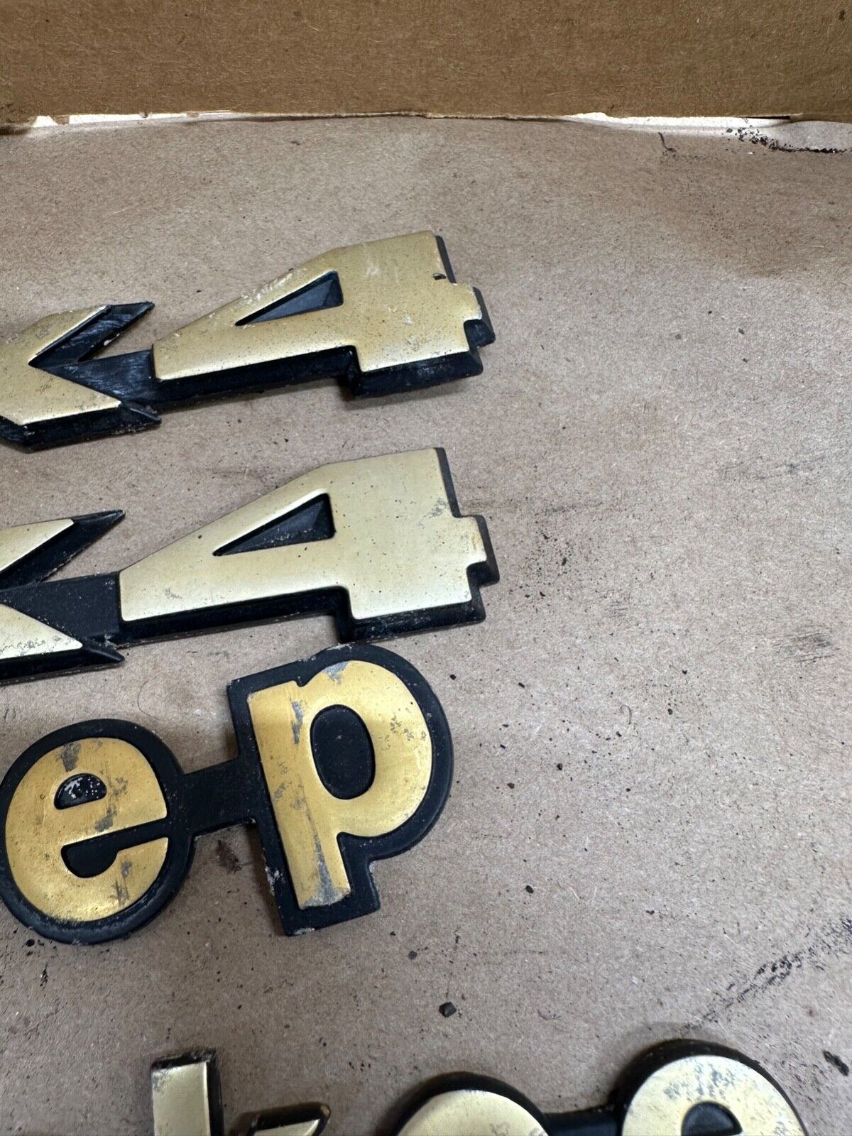 84-01 Jeep Cherokee XJ Fender Emblem Logo Name Plate Emblem Set GOLD LIMITED OEM