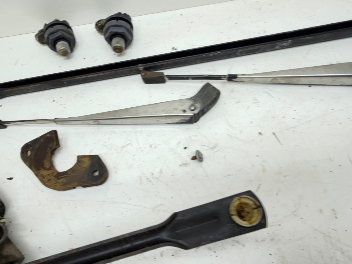 Jeep Wrangler YJ 87-95 Wiper Transmission Linkage Pivot Nut Motor Assembly Rod