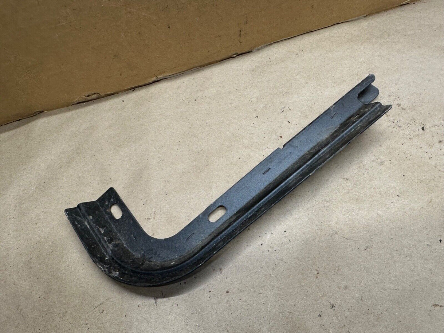 76-06 Jeep Wrangler Soft Top Rear Corner Track YJ Corner Trim Brackets Right Pas